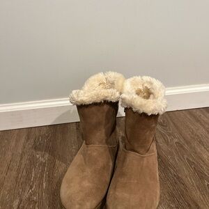Threshold Tan Winter Boots with Cream Fur